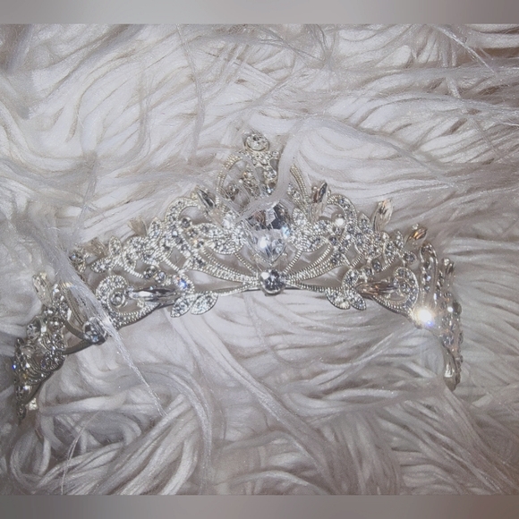 Tiara - Picture 1 of 4